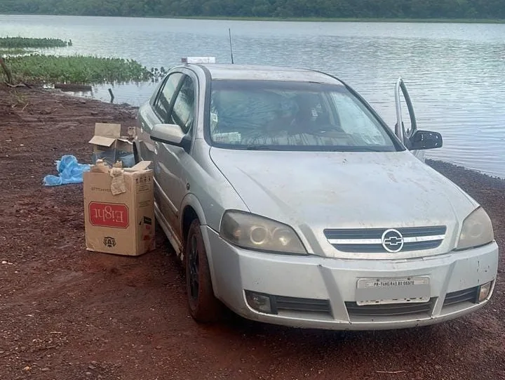 Carro com cigarros é apreendido às margens do Lago de Itaipu em Dr. Oliveira Castro