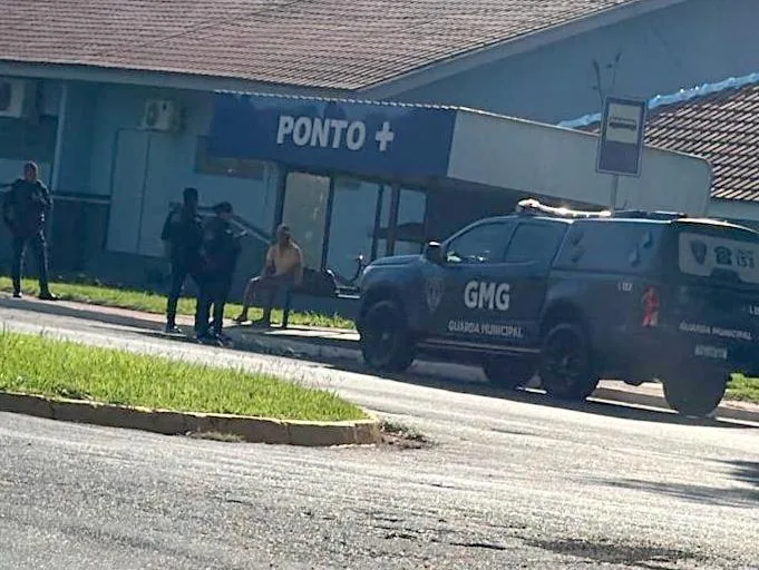 Foragido da Justiça é preso pela Guarda Municipal em ponto de ônibus em Guaíra
