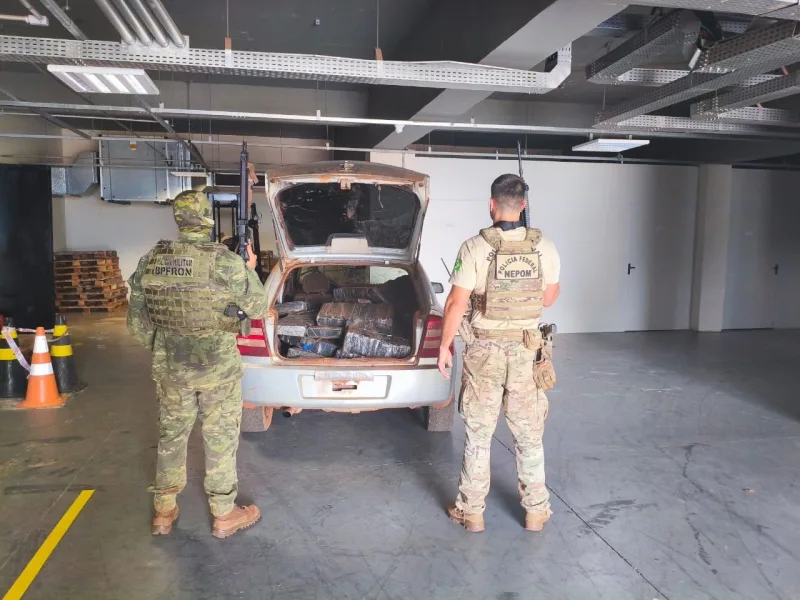 Carro com meia tonelada de maconha é apreendido em porto clandestino em Guaíra