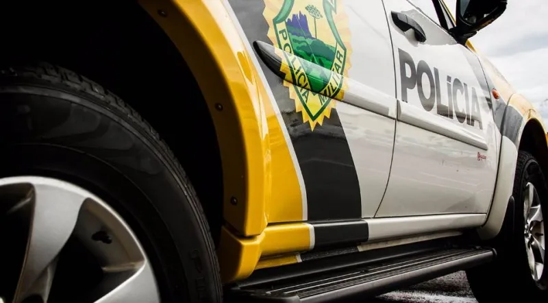Homem alterado é preso após causar acidente e invadir residência em Guaíra