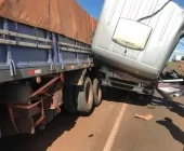 Acidente envolve três carretas na BR-163 entre Toledo e Marechal Rondon