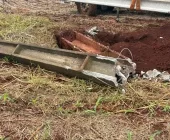 Poste quebra e cai sobre trabalhador em Mercedes