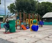 Prefeitura de Guaíra inicia montagem de playground na Praça Duque de Caxias