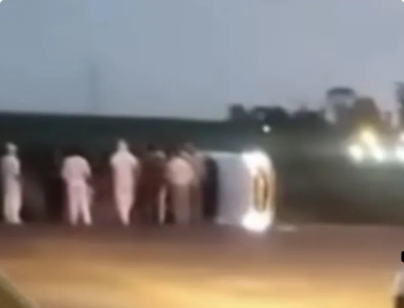 Carro capota após colisão na BR-163 em Guaíra