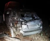 Capotamento deixa dois feridos em Guaíra e carro fica destruído