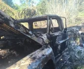 Caminhão é destruído por incêndio no interior de Mercedes