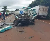 Grave colisão entre ambulância e caminhonete deixa dois mortos no Paraguai
