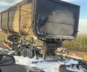 Carreta pega fogo na BR-163 entre Guaíra e Mercedes