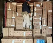 PRF apreende caminhão baú carregado com cigarros em Marechal Rondon