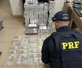 Tesouro em trânsito: PRF intercepta coleção de moedas e cédulas estrangeiras na BR-277