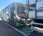 Ônibus da Saúde de Guaíra colide com caminhão na BR-163 entre Mercedes e Marechal Rondon