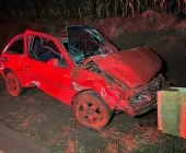 Gol fica destruído após capotamento na PR-491 em Nova Santa Rosa