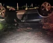Veículo carregado com maconha capota durante fuga da PM em Mundo Novo