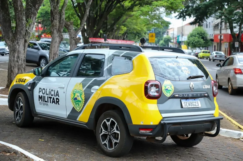 Carro é furtado em frente a residência, em Guaíra