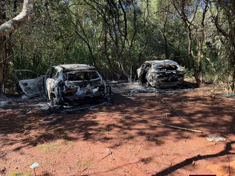 Carros são encontrados queimados às margens do Lago de Itaipu e podem estar ligados a mega assalto no Paraguai
