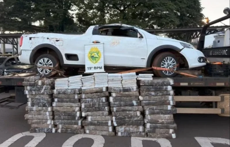 Saveiro com mais de 600 kg de drogas tomba em fuga da PM na BR-163