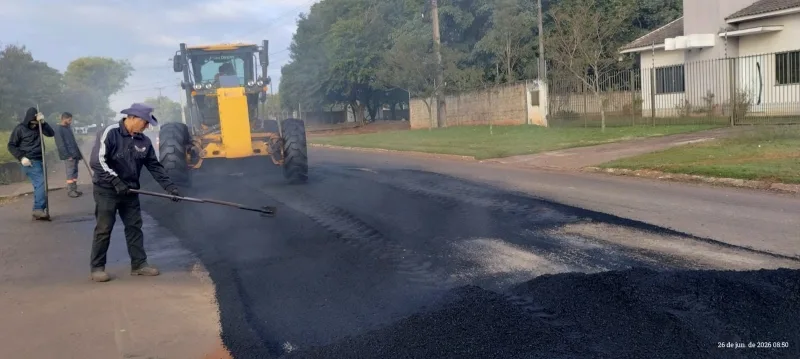 Prefeitura dá continuidade à recuperação asfáltica em vias urbanas de Guaíra