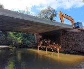 Nova ponte entre Mercedes e Marechal ganha vigas de concreto