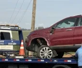 Fiat Toro colide com carreta na BR-163 entre Mercedes e Marechal Rondon