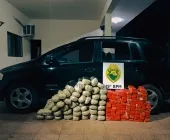 Após perseguição em Guaíra, traficante abandona carro com 119 kg de maconha e foge
