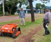 Guaíra adquire robô controlado por controle remoto para reforçar limpeza urbana