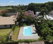 Oportunidade! Sobrado com piscina à venda em Mercedes