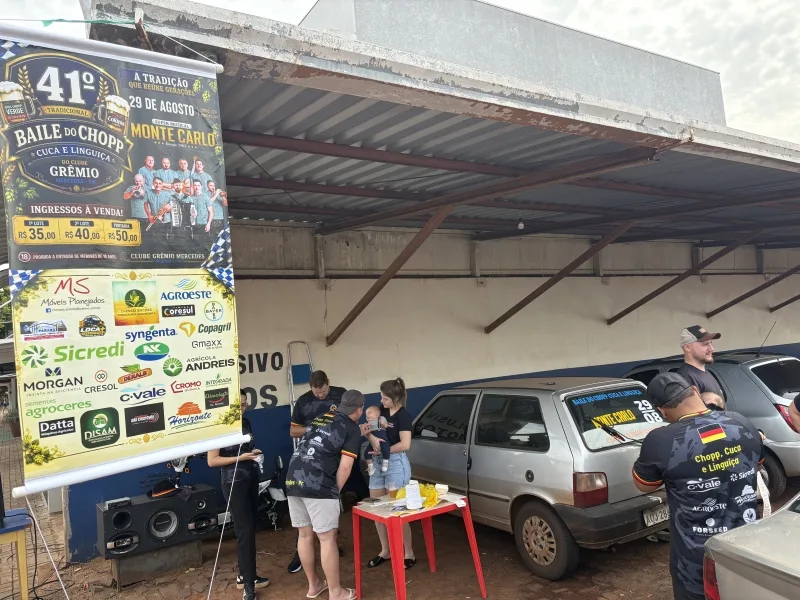 Adesivaço marca lançamento do 41º Baile do Chopp do Clube Grêmio de Mercedes