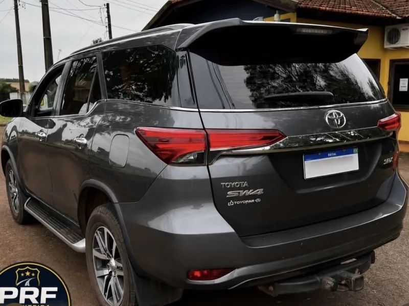 Em Mercedes, PRF recupera caminhonete furtada que seguia para o Paraguai