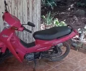Moto é furtada em plena luz do dia no interior de Mercedes