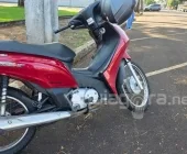 Colisão entre Biz e Fiat Strada deixa uma pessoa ferida no centro de Marechal Rondon