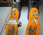 Remédios para emagrecer escondidos na sola de bota são apreendidos em Foz