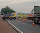 Carreta tomba na BR-163 entre Guaíra e Mercedes