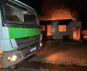 Incêndio destrói casa em Nova Santa Rosa e mobiliza caminhões-pipa e Corpo de Bombeiros