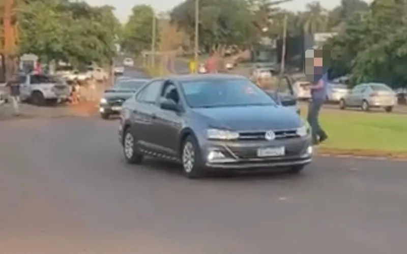 Após acidente, passageira de moto danifica viatura da PF e acaba detida em Guaíra