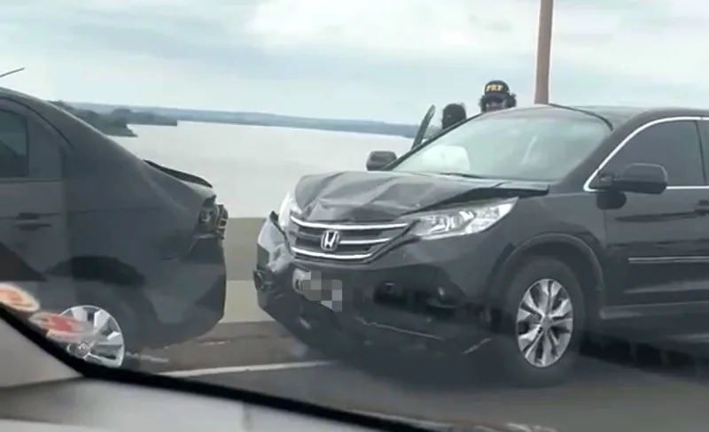 Acidente com três veículos afeta trânsito na Ponte Ayrton Senna, em Guaíra