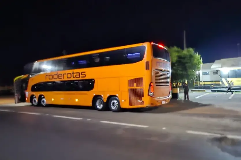 Ônibus com 22 passageiros é assaltado após ponte do Rio Ivaí na PR-317