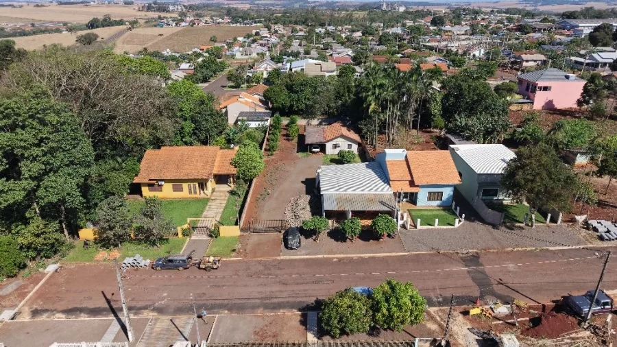 Oportunidade de negócio! Terreno com 1.000 m² e duas edificações à venda em Mercedes