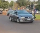 Após acidente, passageira de moto danifica viatura da PF e acaba detida em Guaíra