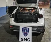Carro carregado com quase 400 kg de drogas bate em poste durante fuga em Guaíra