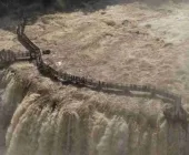 Com vazão cinco vezes acima da média, passarela das Cataratas é interditada em Foz do Iguaçu