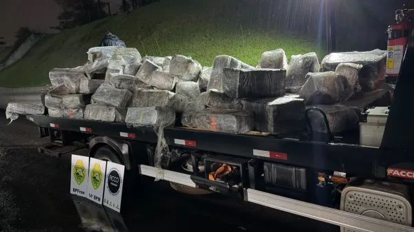 Quase 3 toneladas de maconha são apreendidas em carga de sucata na BR-277