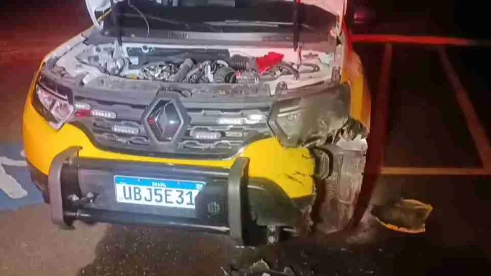 Princípio de incêndio atinge viatura da Polícia Militar no Parque do Povo, em Toledo