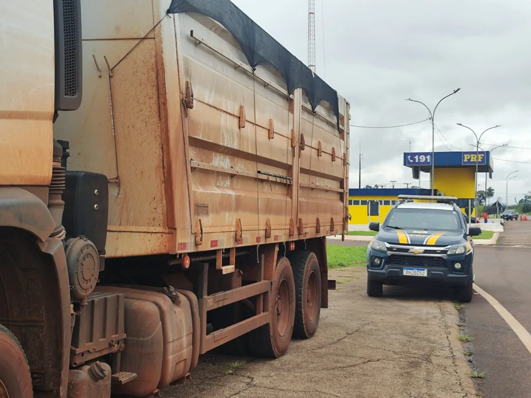 PRF flagra caminhão com mais que o dobro do peso permitido na BR-277