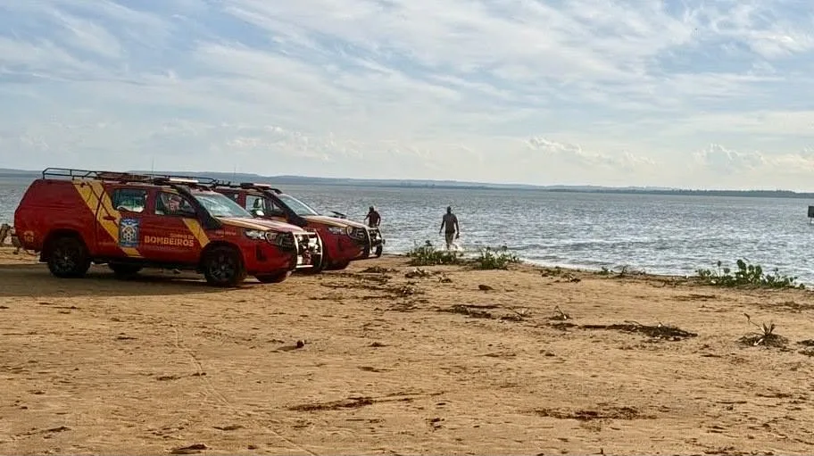 Bombeiros seguem buscas por jovem desaparecido no Lago de Itaipu, em Porto Mendes