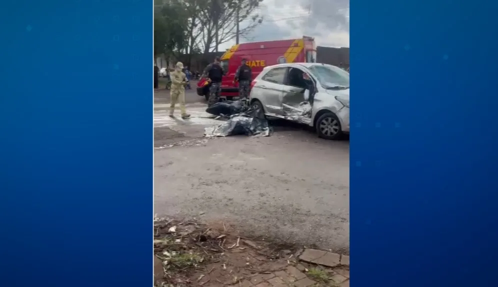 Homem de 33 anos morre em acidente entre duas motos e carro em Foz do Iguaçu