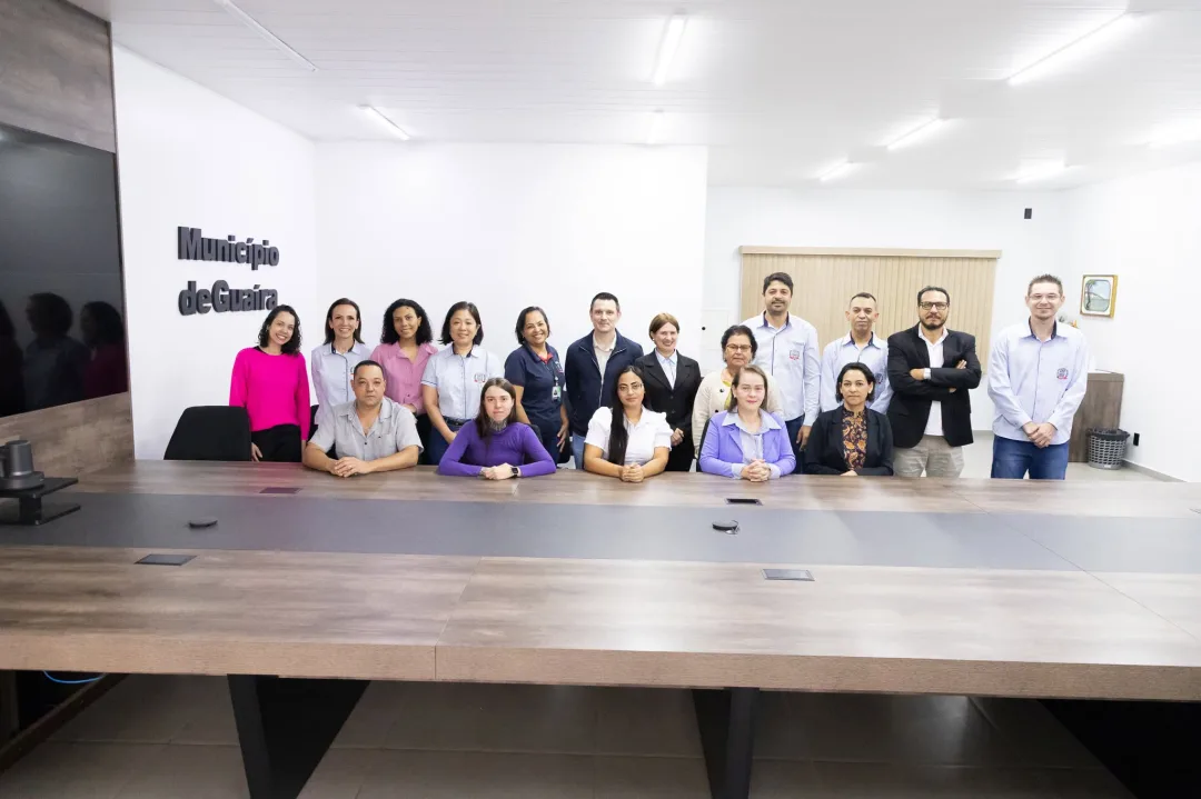 Guaíra empossa cinco novos servidores aprovados em concurso público