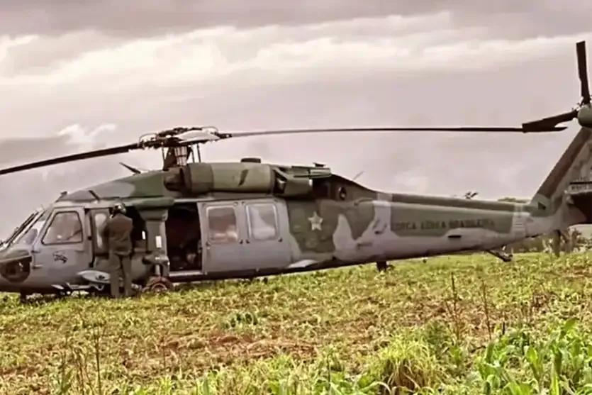 Mau tempo obriga helicóptero da FAB a fazer pouso em fazenda bo Paraná