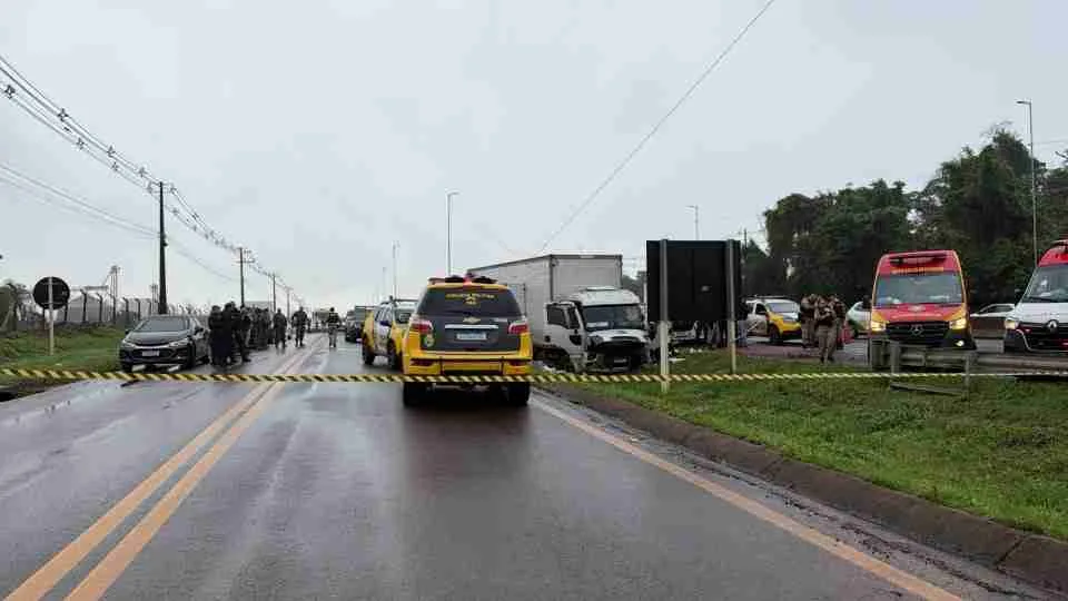 Perseguição termina com casal baleado e caminhão com drogas apreendido em Cascavel