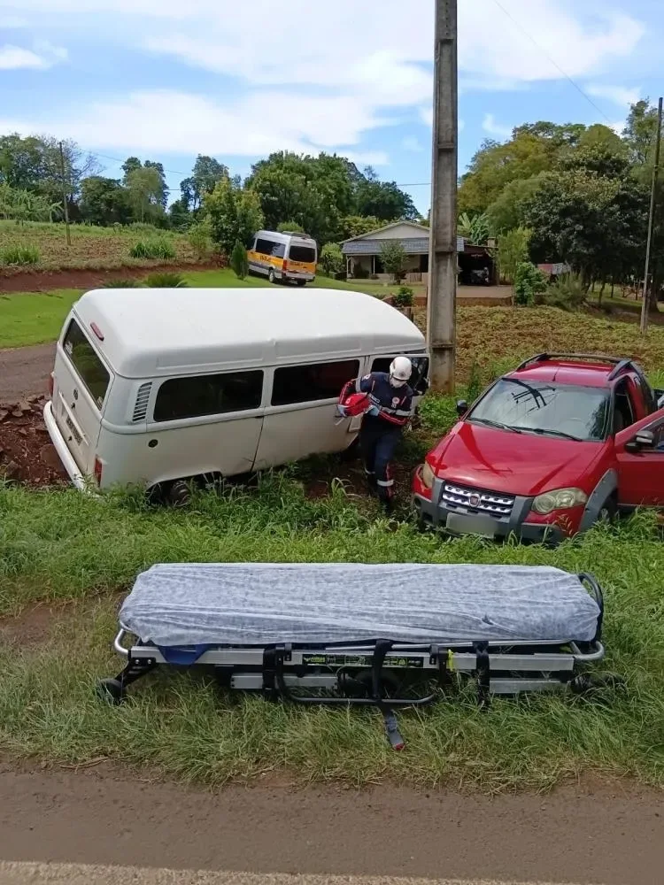 Colisão entre Kombi e Fiat deixa homem ferido em Curvado, Marechal Rondon