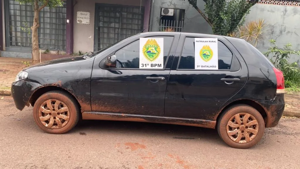 Fiat Palio com alerta de roubo é encontrado abandonado em área rural de Palotina